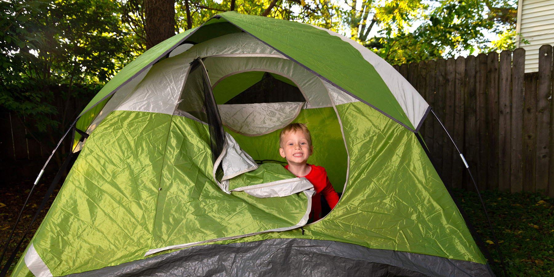 Backyard_Camping (DonaldBowers_iStock)